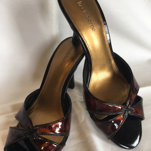Liz Claiborne Shoes - size 8.5 - classic print - Picture 2 of 4